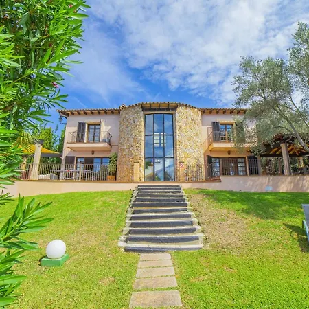 Villa Hidden Retreat / Denga