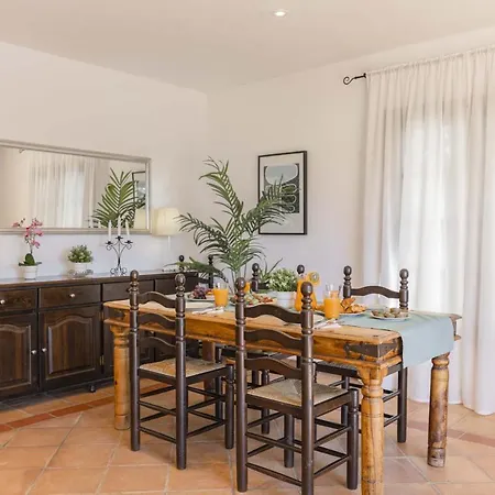 Hidden Retreat / Denga Villa