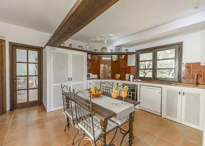 Hidden Retreat / Denga 别墅 波连斯萨