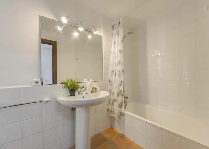 Hidden Retreat / Denga 别墅 波连斯萨