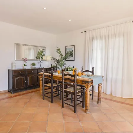 Hidden Retreat / Denga Villa