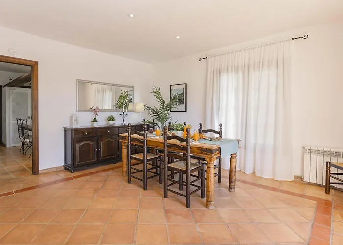 Hidden Retreat / Denga Villa