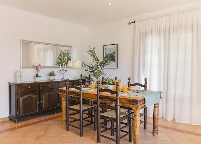 Hidden Retreat / Denga Villa